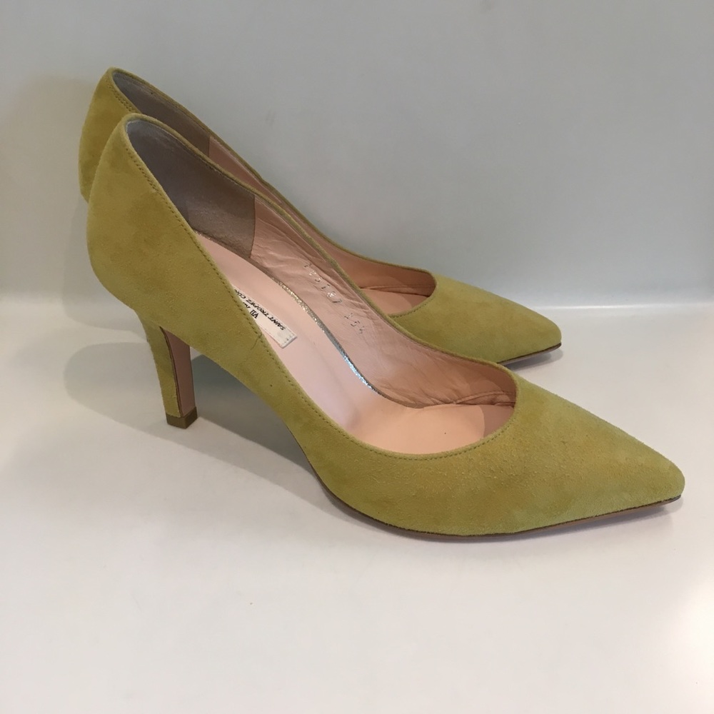 Light green pointed toe pumps